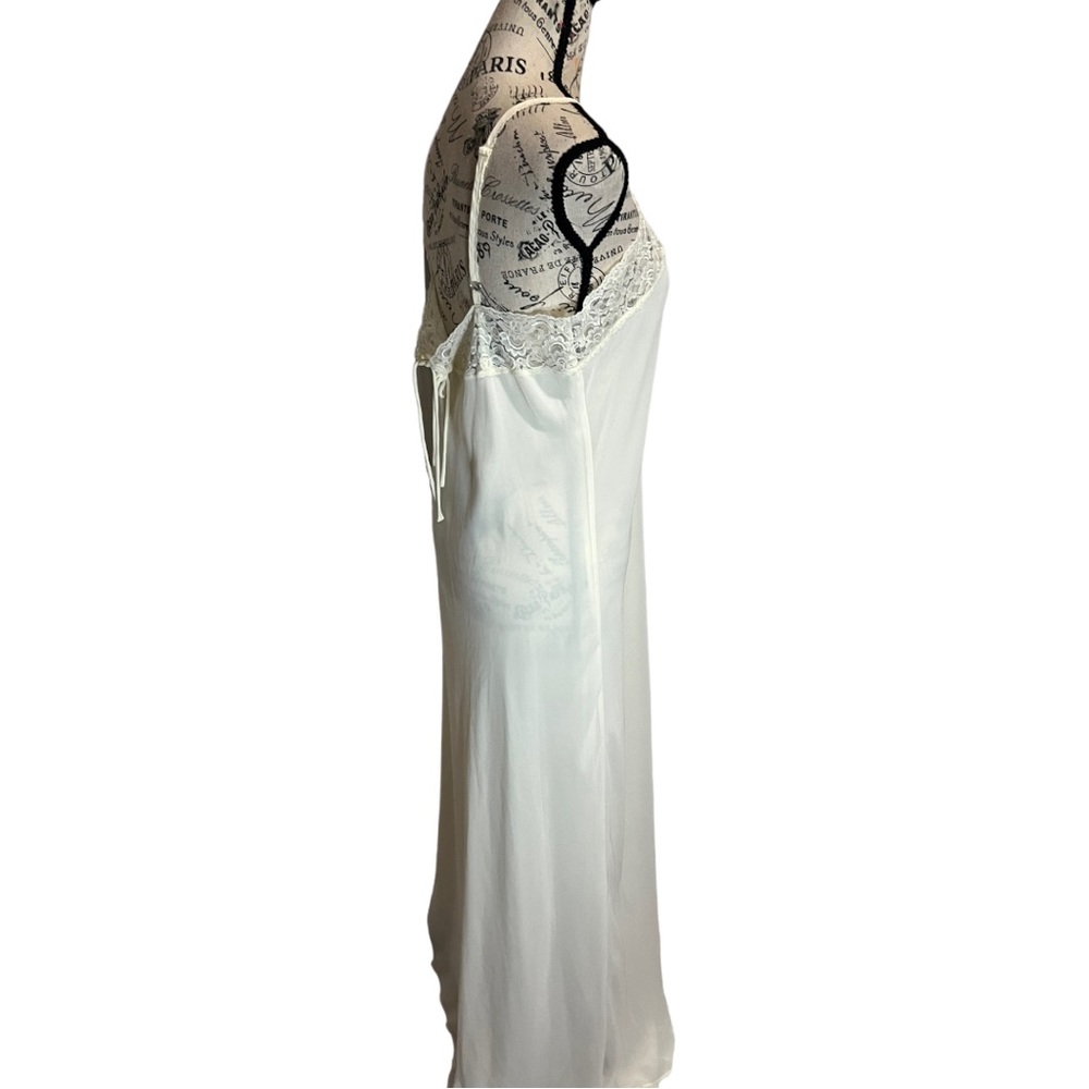 Lord & Taylor Cream Nightgown - Picture 6 of 10